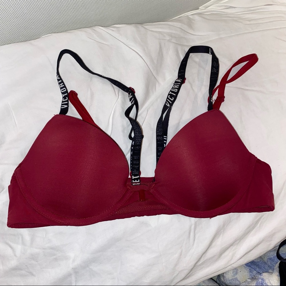 Victoria’s Secret front clasp push up bra